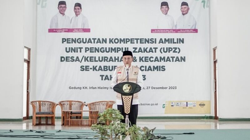 Bupati Ciamis, Herdiat Sunarya memberikan sambutan pada acara Penguatan Kompetensi Amilin UPZ Desa/Kelurahan & Kecamatan se-Kabupaten Ciamis.