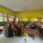 Warga Menunjukkan Buku Tabungan Bank Sampah