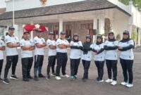 Para Atlet Bakiak / Terompah sesaat setelah upacara pelepasan